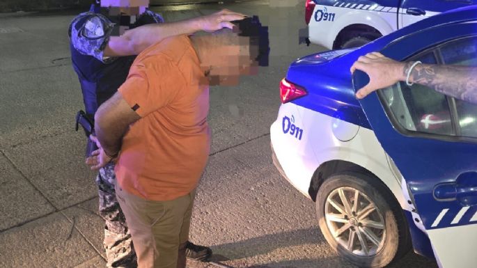 Amenazaron con un arma a una mujer desde un auto robado