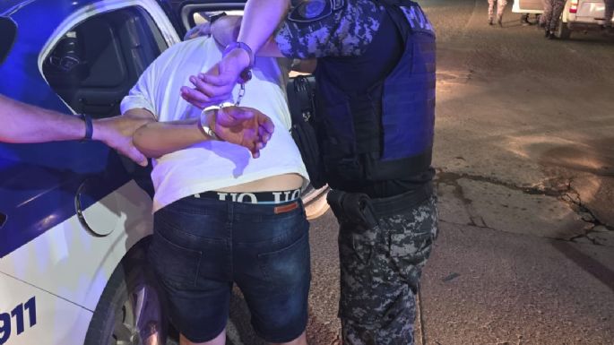 Amenazaron con un arma a una mujer desde un auto robado