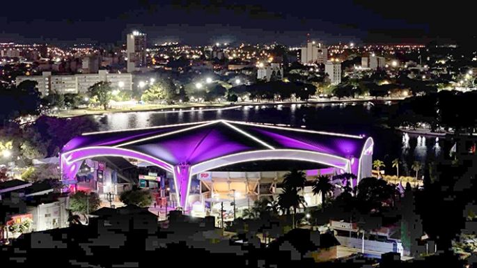 Se iluminó “el”  techo de la ciudad