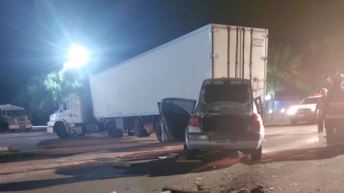 Una mujer gravemente herida tras chocar con un camión