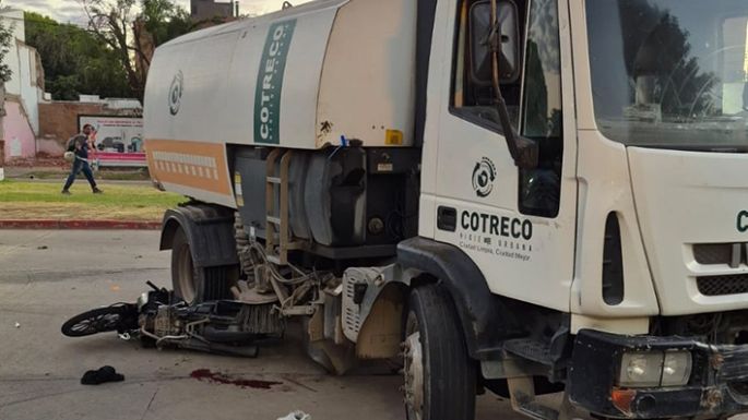 Motociclista grave al chocar contra un camión de barrido