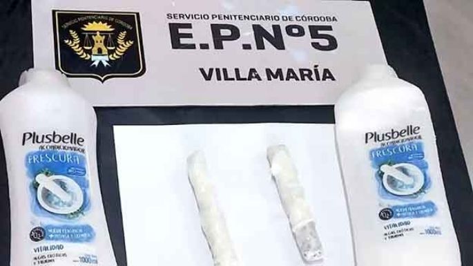 Hallaron droga oculta en potes de acondicionador de cabellos