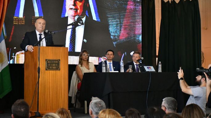 Accastello hizo anuncios y viajará a China por inversiones