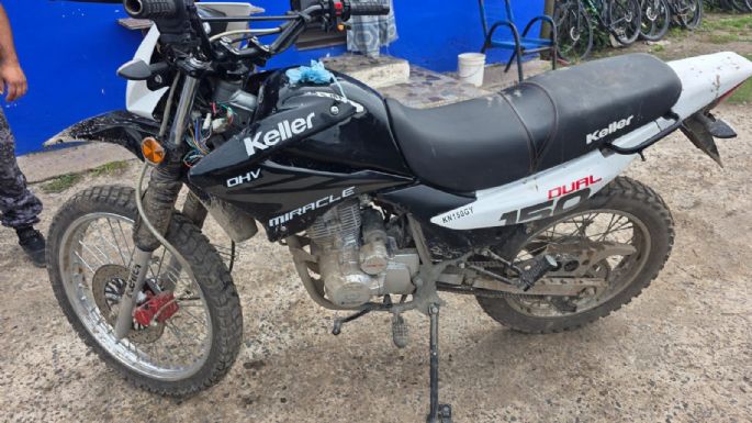 Una pareja fue detenida por robar una billetera y un masculino por circular en una moto con pedido de secuestro