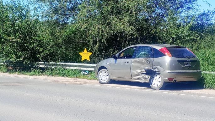 Dos vehículos colisionaron a la altura del puente Andino