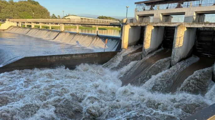 Creció el nivel del río y piden precaución