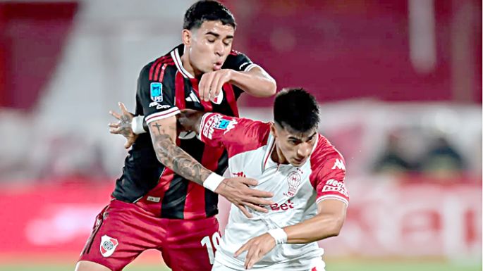 River celebró ante Huracán en el debut del Chacho Coudet