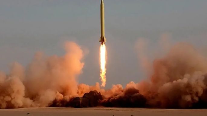 Irán lanzó ayer el primer misil de combustible sólido contra Israel