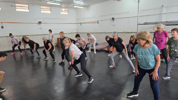 Más de 240 adultos mayores participan de diferentes talleres