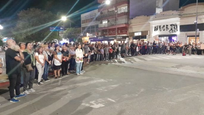 Docentes marchan durante el paro por mejoras salariales