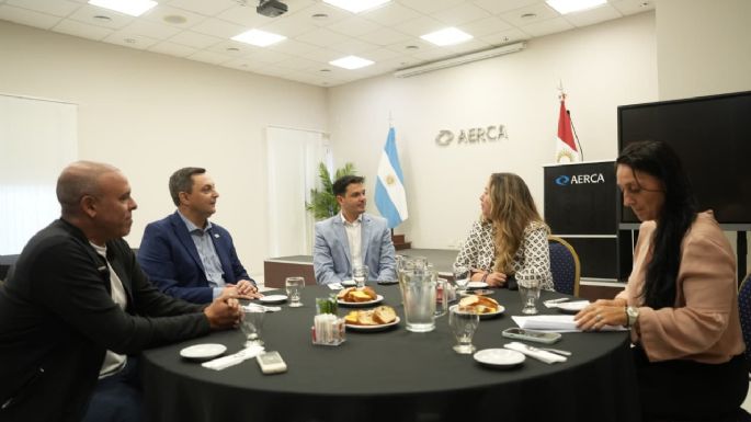 Reunión entre el municipio y AERCA por el estacionamiento medido y para potenciar el comercio
