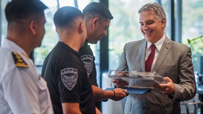 Reconocen a policías que hallaron a Esmeralda