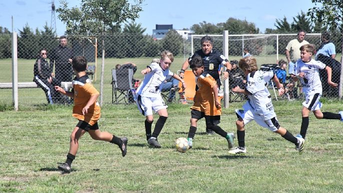 Se desarrolla el torneo "100 Años" del club Alem