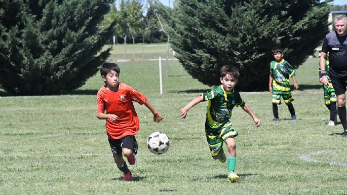 Se desarrolla el torneo "100 Años" del club Alem