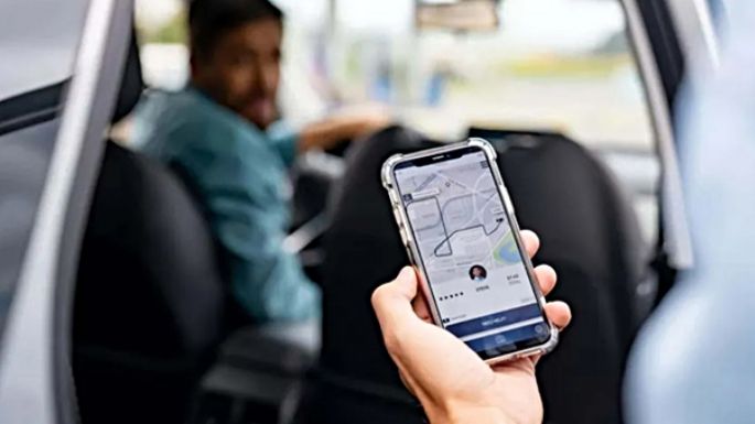 Retuvieron cuatro vehículos que trabajan con apps no autorizadas