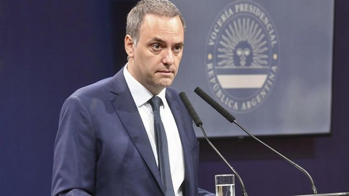 Solicitan la detención de Adorni por presunto entorpecimiento a la investigación
