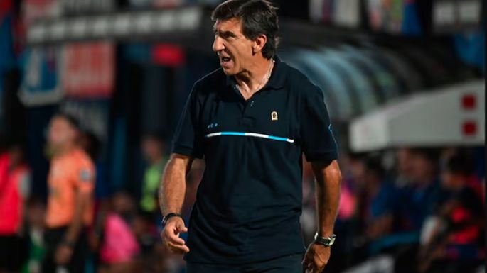 Racing inicia su travesía
