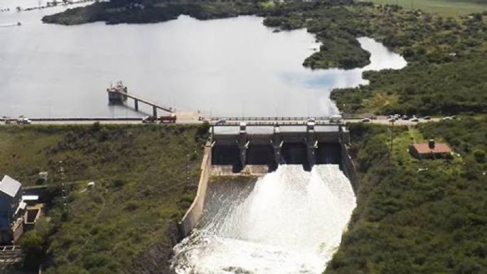 El Dique Piedras Moras comenzó a erogar agua y piden precaución en la zona del río