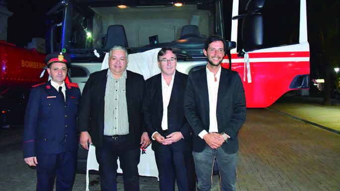 Un cuarto de siglo con  nuevo camión cisterna