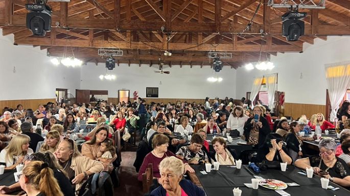 Multitudinario agasajo para “ellas”