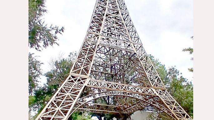 Claudio Marchetti construye su segunda “Torre Eiffel”