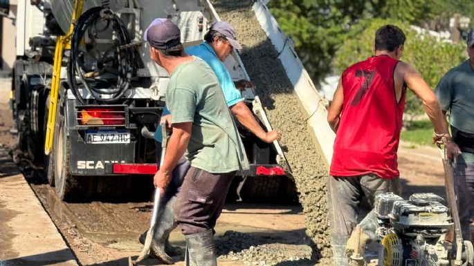 Pavimentan la calle Los Tulipanes, en barrio La Reserva de Villa Nueva