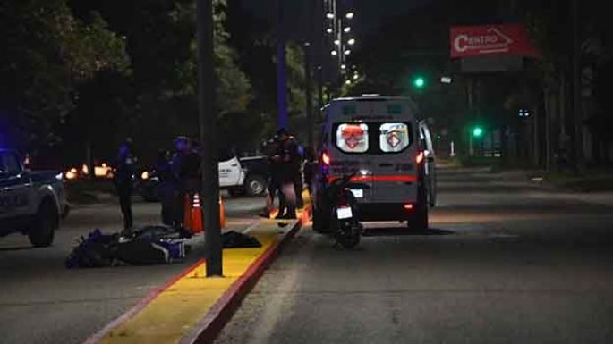 Murió un joven motociclista que, sin casco, embistió el cordón central