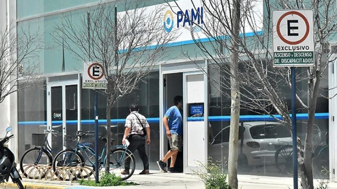 Clínicas afrontan “como pueden” los cupos de prestaciones médicas