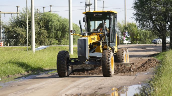 Se realizan tareas de reacondicionamiento de calles de tierra y bacheo