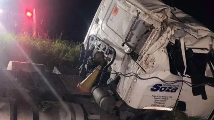 Volcó un camión tanque cerca de Leones