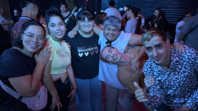 Jóvenes participaron de una nueva noche de boliche inclusiva