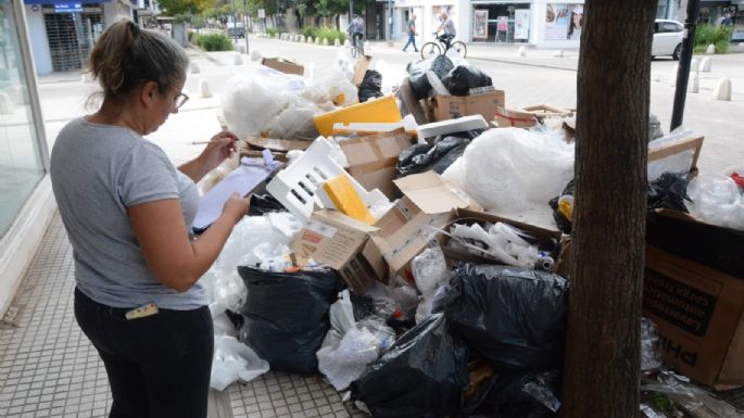 Tiraron residuos en plena peatonal y serán sancionados
