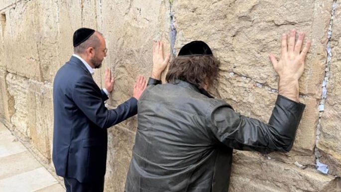 Milei lloró en el Muro de los Lamentos  y se entrevistó con Benjamín Netanyahu