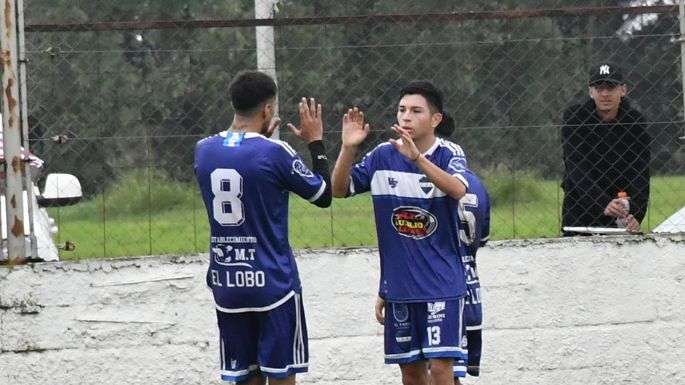 Un Lobo con colmillos afilados
