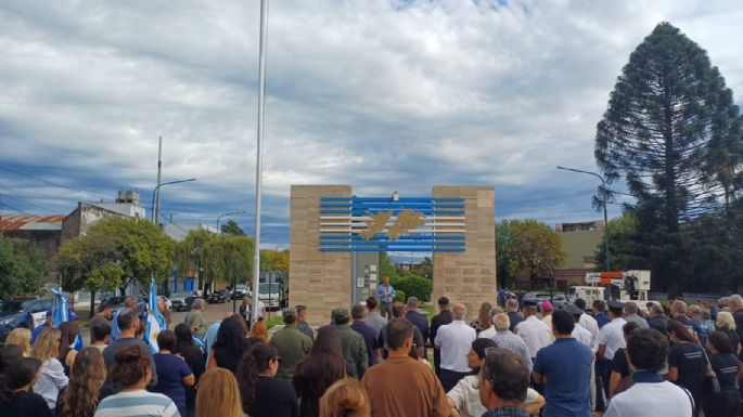 El homenaje a Malvinas se sostuvo en el monumento y sumó la voz de hijos de veteranos