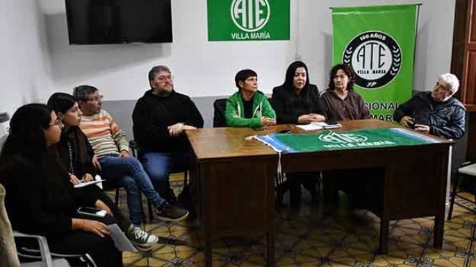 “Salarios que se achican” y endeudamiento colectivo