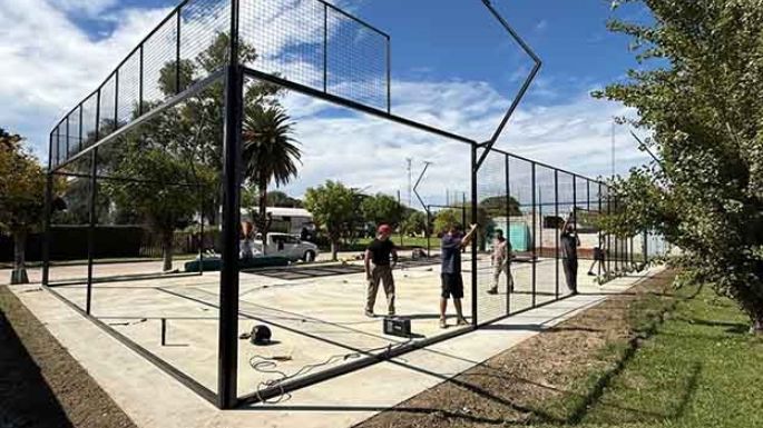 Construyen la primera cancha de pádel