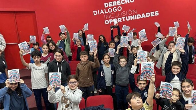 Más de 50 niños y niñas con “Ahora las infancias”