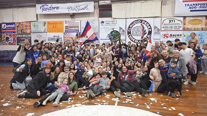 James Craik festeja al ritmo de las chicas de Chañares