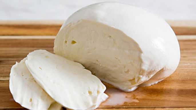 La mozzarella, el alma de la pizza en Argentina