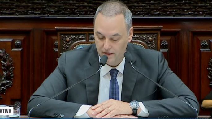 Acechado por denuncias, Adorni da su informe de gestión en el Congreso