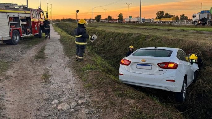 Una mujer murió tras el despiste de un auto que terminó en un canal