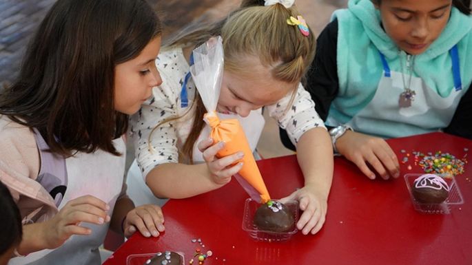 Las infancias decoraron sus huevos de Pascua