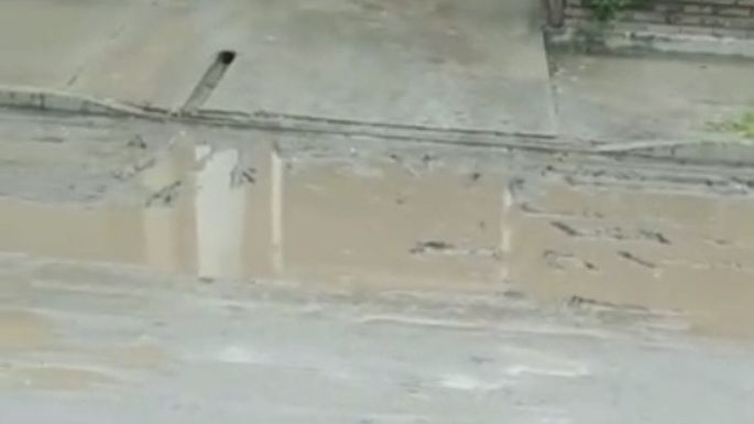 Lluvias complican calles de tierra y vecinos reclaman respuestas en distintos barrios