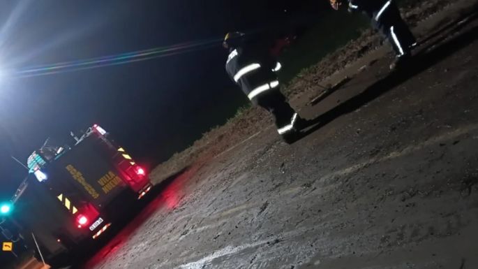 Un camión cargado con maíz volcó en la ruta