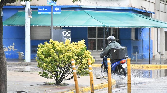Sobre llovido, mojado