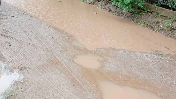 Tras varios días de lluvia, vecinos de barrio Arbolada 1 vuelven a reclamar por el estado de las calles