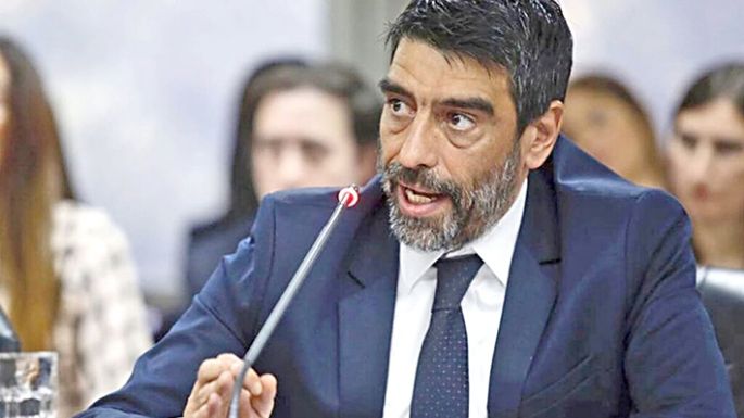 Denunciará a Tailhade por supuesto espionaje ilegal