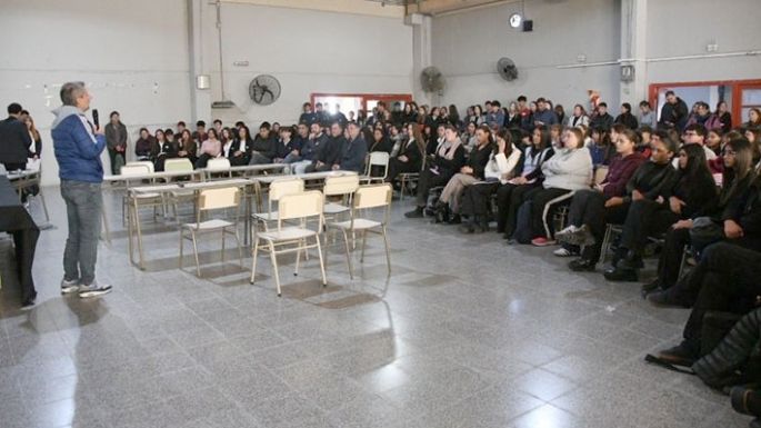 Superdebate de 170 estudiantes