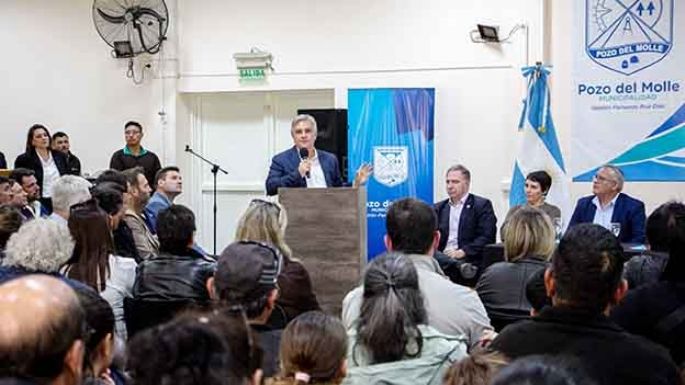 Llaryora se despachó con anuncios